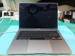 MacBook Air Flexgate e Dustgate: riparazione cavo retroilluminazione display