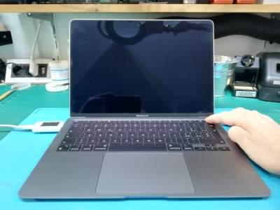 MacBook Air M1 non si accende: riparazione della linea PPBUS_AON eseguita da MACFaaaast