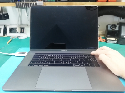 MacBook Pro 15&rdquo; non si avvia: riparazione chipset e reballing BGA