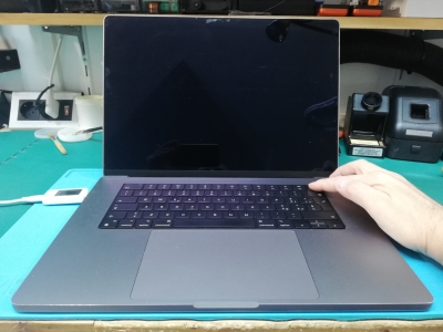 MacBook Pro 16&rdquo; M1 non si accende dopo contatto con liquidi: riparazione linea PP3V8_AON_SPMU